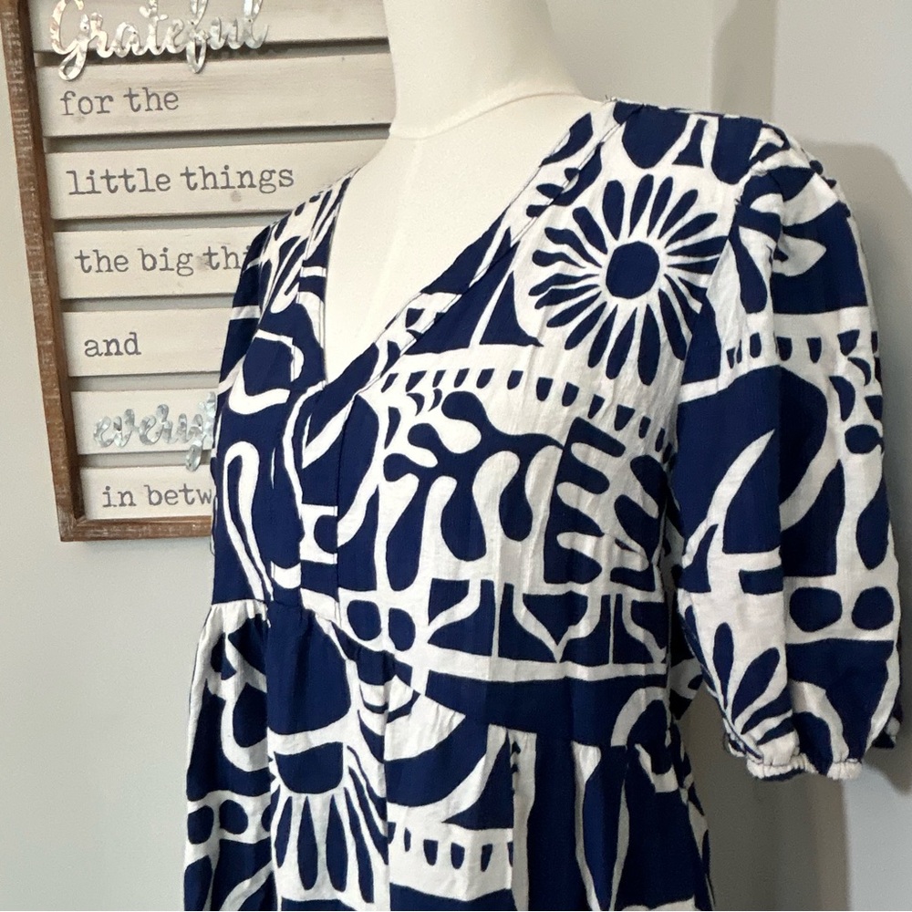 Mlle Gabriel Dress Navy & White Large Print Dress V-Neck Subtle Tiers Size Large